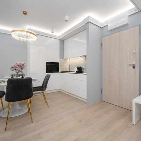 Elegant Apartment With Balcony By The Oder River In Wroclaw By Renters Prestige المظهر الخارجي الصورة