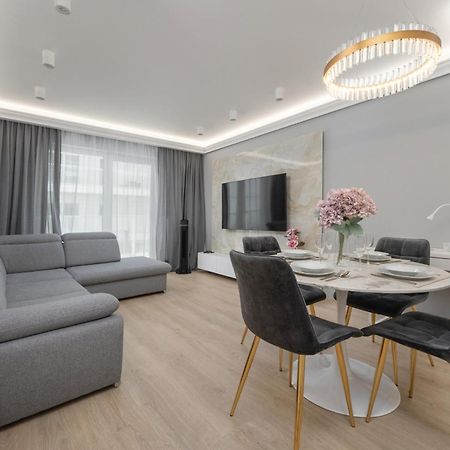 Elegant Apartment With Balcony By The Oder River In Wroclaw By Renters Prestige المظهر الخارجي الصورة