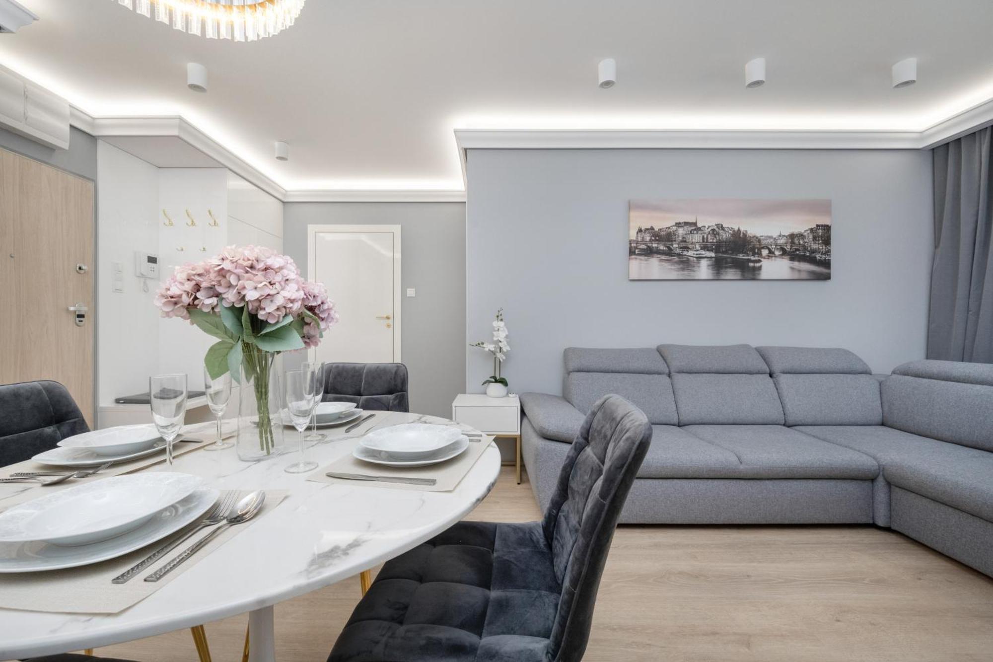 Elegant Apartment With Balcony By The Oder River In Wroclaw By Renters Prestige المظهر الخارجي الصورة