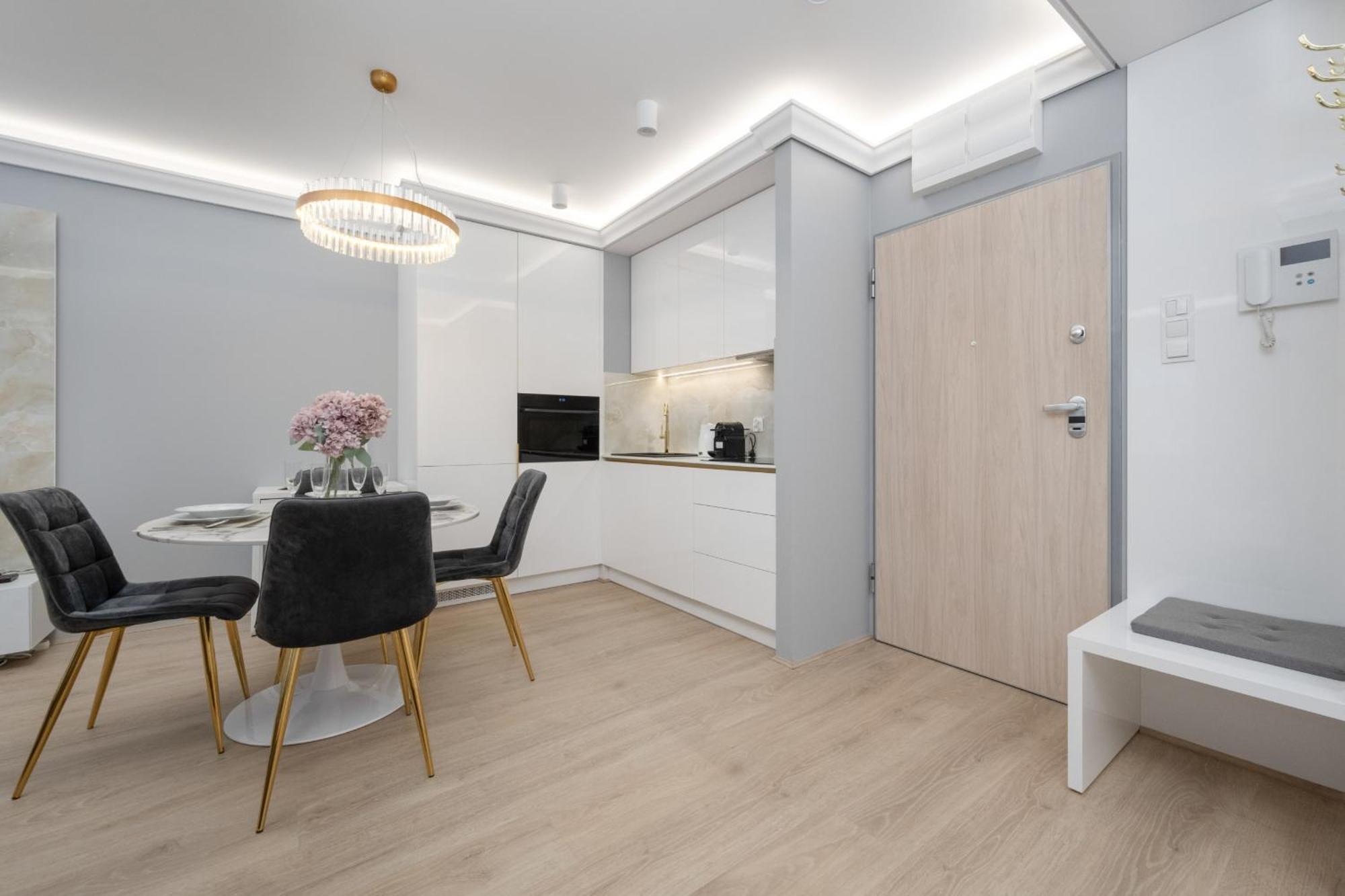 Elegant Apartment With Balcony By The Oder River In Wroclaw By Renters Prestige المظهر الخارجي الصورة