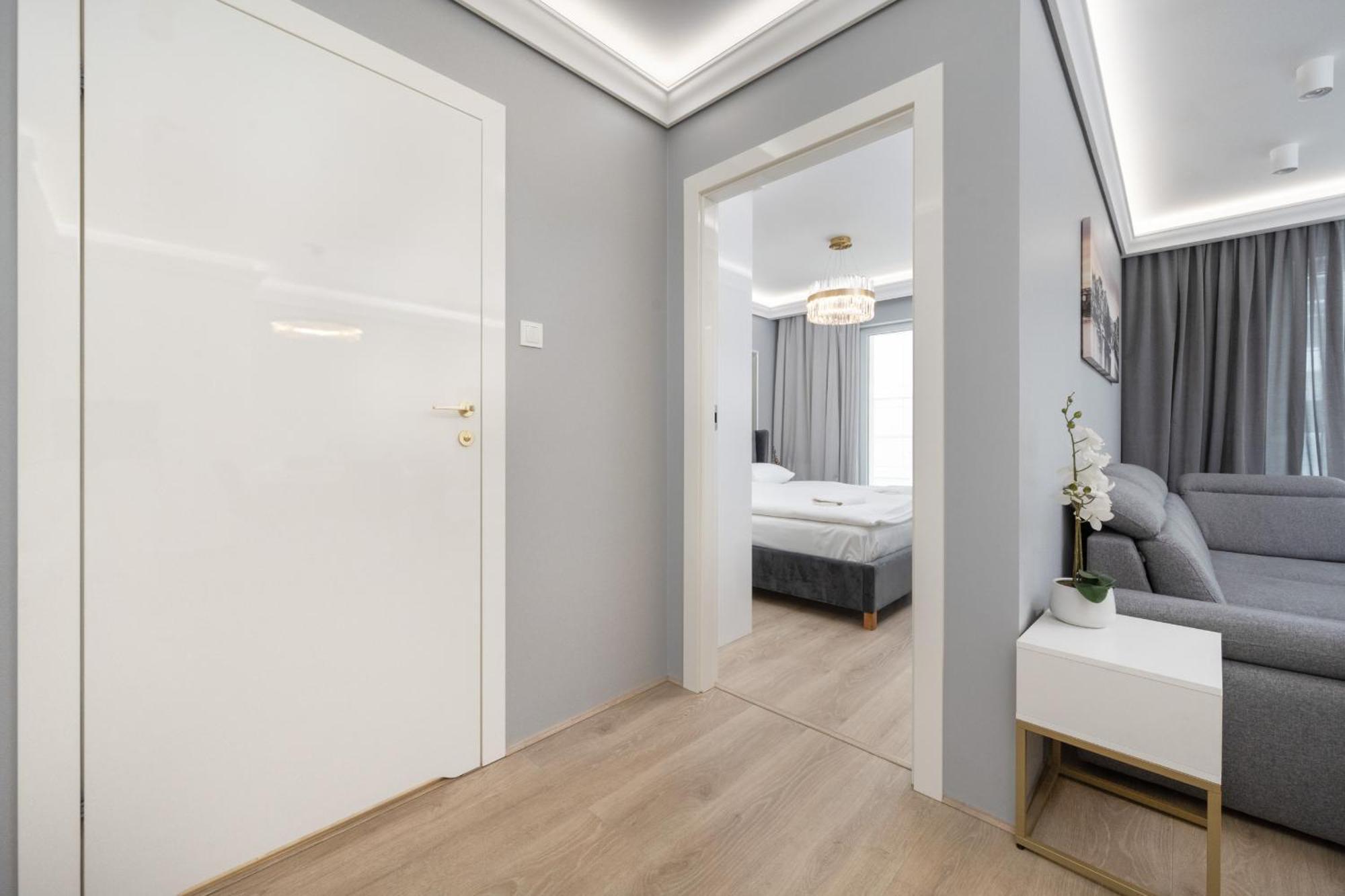 Elegant Apartment With Balcony By The Oder River In Wroclaw By Renters Prestige المظهر الخارجي الصورة