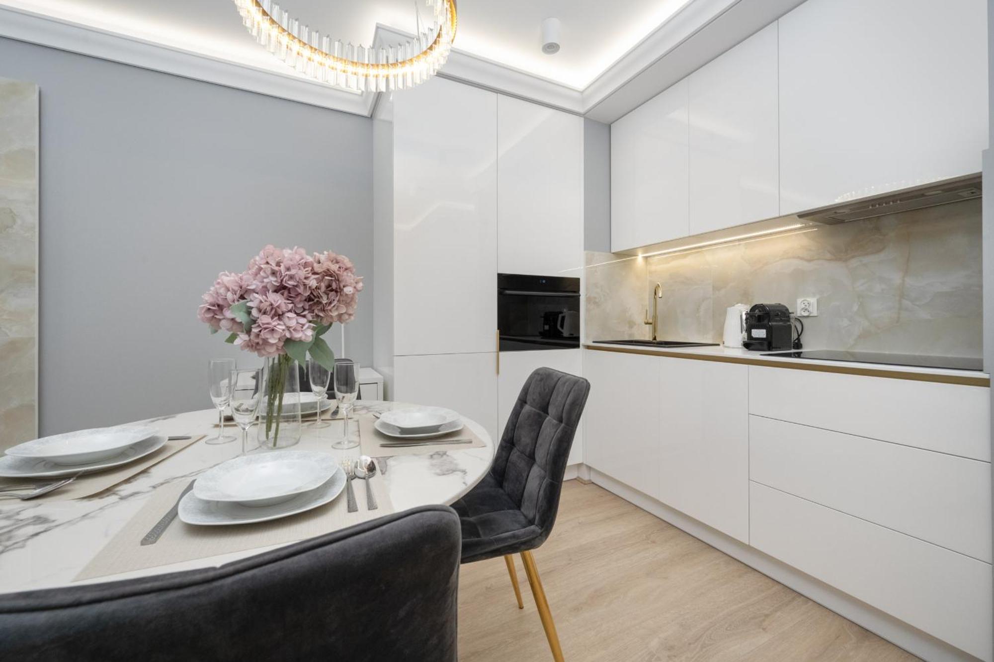 Elegant Apartment With Balcony By The Oder River In Wroclaw By Renters Prestige المظهر الخارجي الصورة