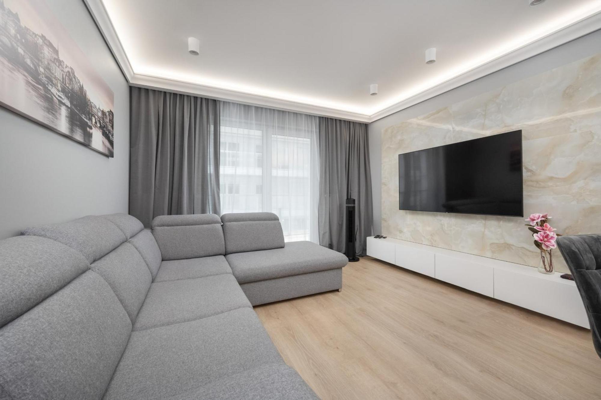 Elegant Apartment With Balcony By The Oder River In Wroclaw By Renters Prestige المظهر الخارجي الصورة