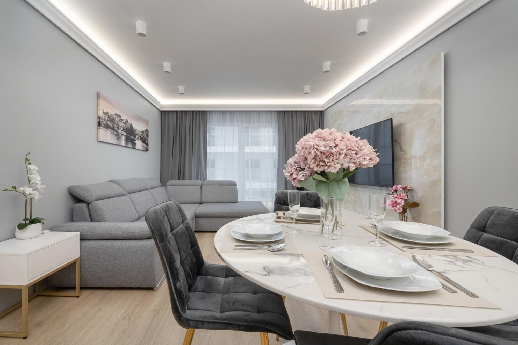 Elegant Apartment With Balcony By The Oder River In Wroclaw By Renters Prestige المظهر الخارجي الصورة